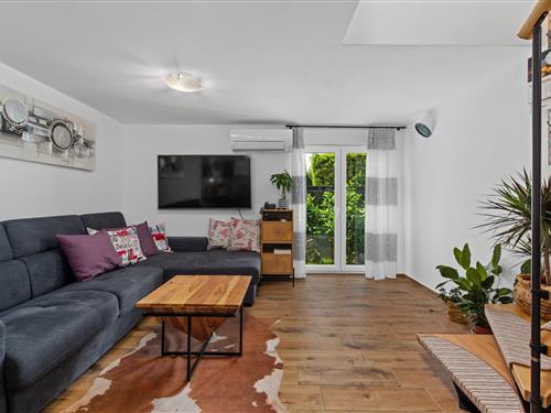 Holiday home - 8 persons -  - 52203 - Premantura