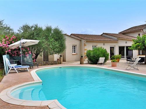 Holiday home - 8 persons -  - . Rue De Bagnols - 30330 - Cavillargues