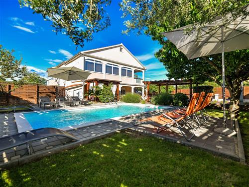Holiday home - 8 persons -  - Donje Rastane - 23207