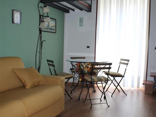 Holiday Home/Apartment - 2 persons -  - Vico Teatro Nuovo - 80134 - Neapel