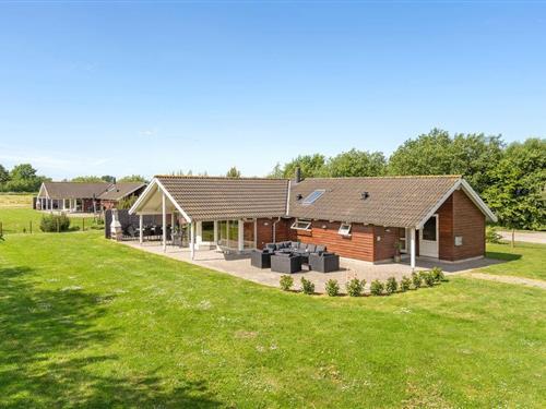 Sommerhus - 12 personer -  - Blommestien - Marielyst - 4872 - Idestrup