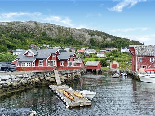 Holiday home - 6 persons -  - Nyevegen - Leinøy/Fosnavåg - 6094 - Leinøy