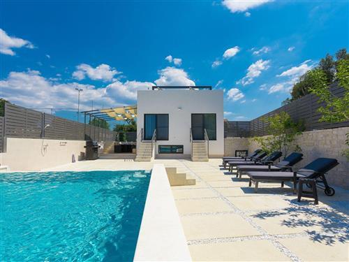 Holiday home - 8 persons -  - Pula - 52100
