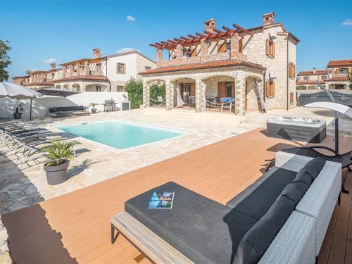 Holiday home - 8 persons -  - Cabrunici - Vodnjan-Cabrunici - 52342 - Cabrunici