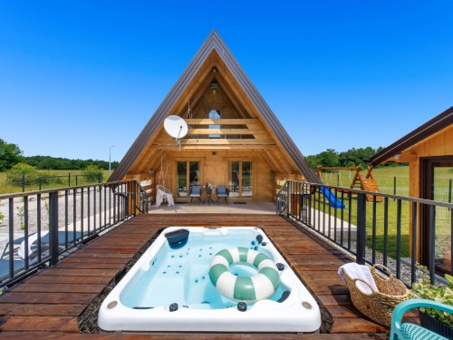 Holiday home - 4 persons -  - 53244 - Lovinac