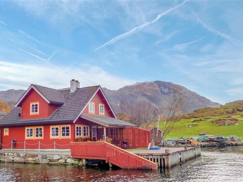 Feriehus - 7 personer -  - Vågsnesvegen - Åkra/Åkrafjorden - 5499 - Åkra