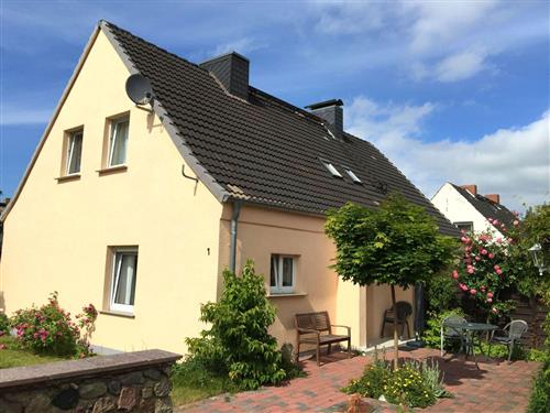 Sommerhus - 4 personer -  - Mit Kaminofen, offener Küche und Parkplatz - 18314 - Lüdershagen