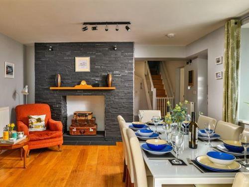 Holiday home - 8 persons -  - LL21 0RY - Glasfryn