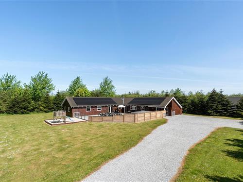 Sommerhus - 24 personer -  - Blommestien - Marielyst - 4872 - Idestrup