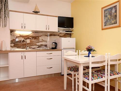 Holiday Home/Apartment - 3 persons -  - Okrug Gornji - 21223 - Okrug Gornji