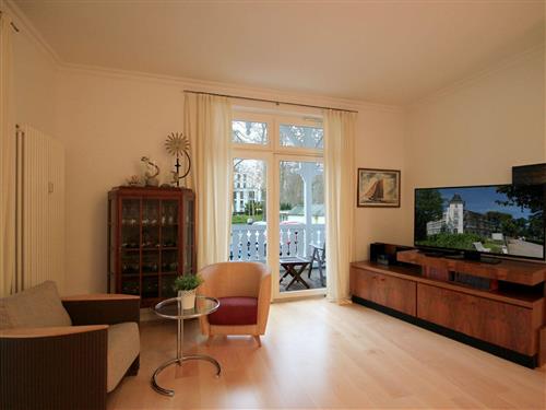 Holiday Home/Apartment - 5 persons -  - Strandpromenade - 18609 - Binz