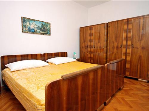 Holiday Home/Apartment - 5 persons -  - Metajna - 53296 - Metajna