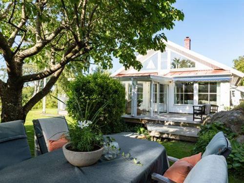 Holiday home - 4 persons -  - 442 71 - Kärna