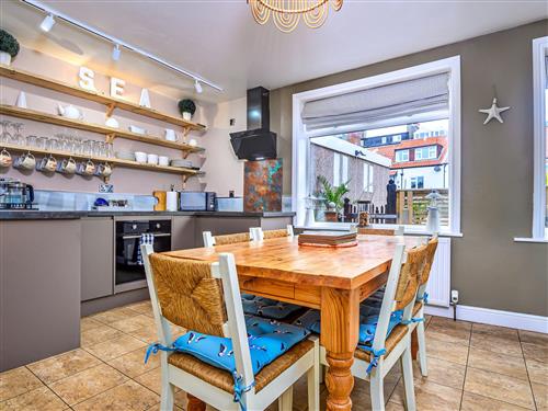 Holiday home - 6 persons -  - Whitby - YO21 3AP