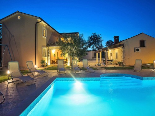 Holiday home - 10 persons -  - 52220 - Drenje