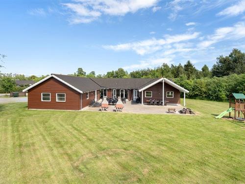 Sommerhus - 22 personer -  - Blommestien - Marielyst - 4872 - Idestrup