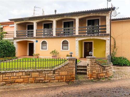 Holiday home - 8 persons -  - 52474 - Brtonigla