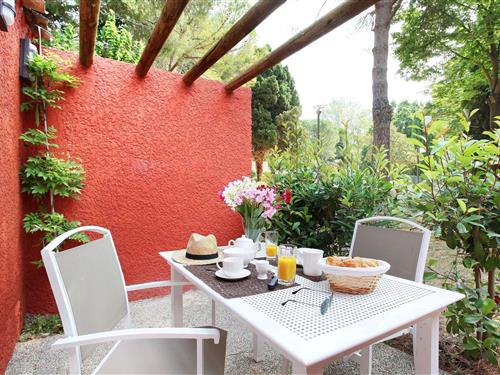 Holiday Home/Apartment - 4 persons -  - 13200 - Arles