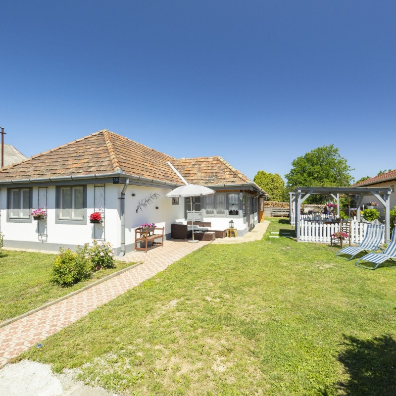Sommerhus - 4 personer -  - 8637 - Balatonoszod
