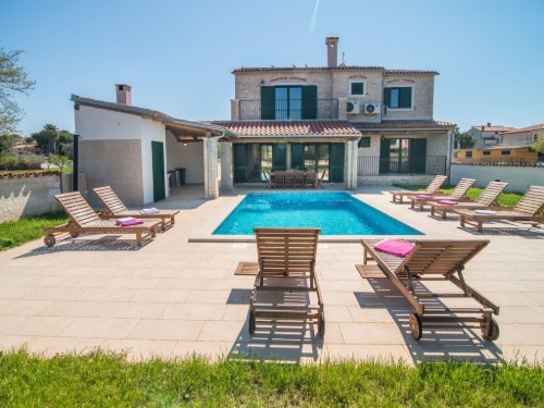 Holiday home - 10 persons -  - Pomer bb - 52100 - Pomer