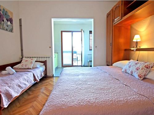 Holiday Home/Apartment - 3 persons -  - Dr. Franje Tudmana - 23244 - Starigrad-Paklenica