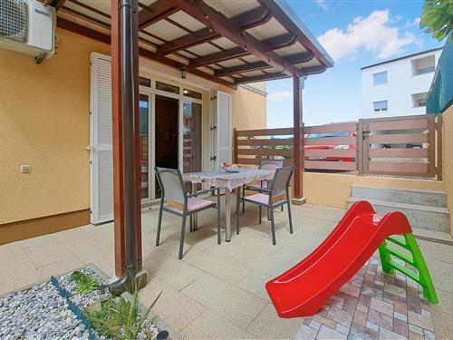 Holiday Home/Apartment - 3 persons -  - Lovezica - 52100 - Pula