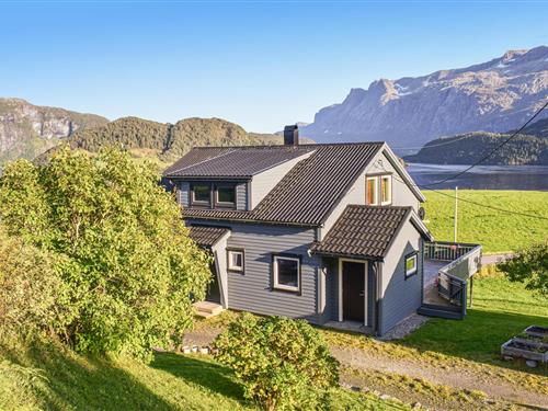 Sommerhus - 8 personer -  - Leknesvegen - Kvammen/Askvoll - 6983 - Kvammen