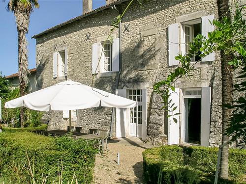 Feriehus / leilighet - 7 personer -  - Logis de Chenevière - 16190 - Juignac