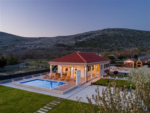 Holiday home - 7 persons -  - Primorski Dolac - 21227