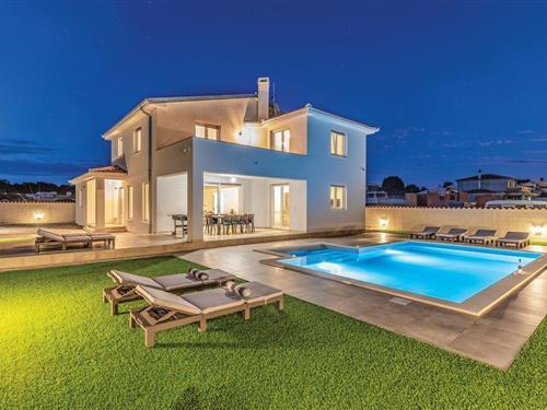 Holiday home - 10 persons -  - G.Leonardelli - Pula-Galizana - 52216 - Galizana