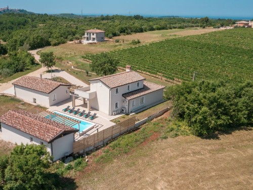 Holiday home - 8 persons -  - Kazarole - 52460 - Buje