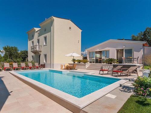 Holiday home - 12 persons -  - Karla Huguesa - 52440 - Porec