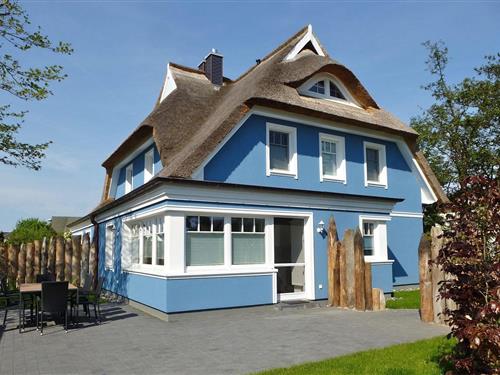 Holiday Home/Apartment - 6 persons -  - Friedenstrasse - 18374 - Seeheilbad Zingst