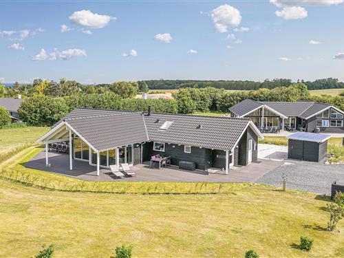 Sommerhus - 12 personer -  - Strandbakken - Skåstrup - 5400 - Bogense