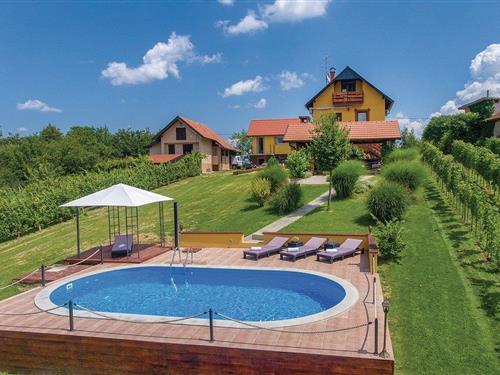 Holiday home - 5 persons -  - Martinkovec - Varazdin-Varazdinske Toplice - 42223 - Varazdinske Toplice