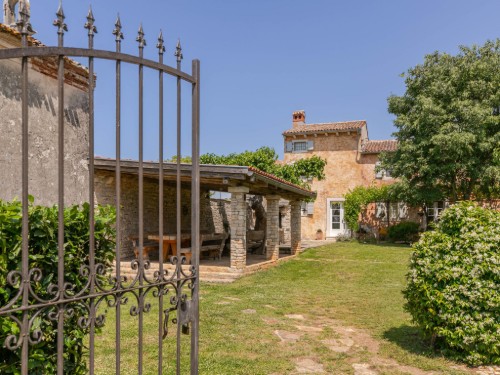 Holiday home - 8 persons -  - 52215 - Barbariga