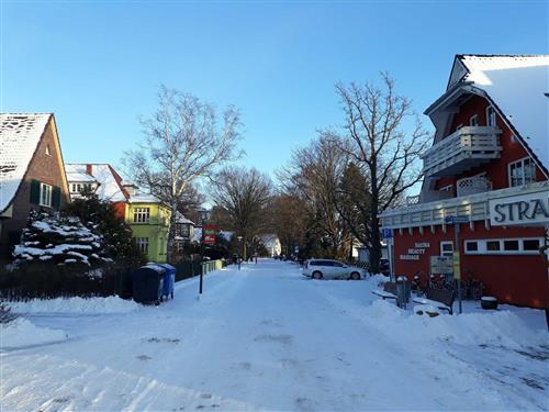 Ferienhaus - 3 Personen -  - Strandstraße - 18181 - Seeheilbad Graal-Müritz