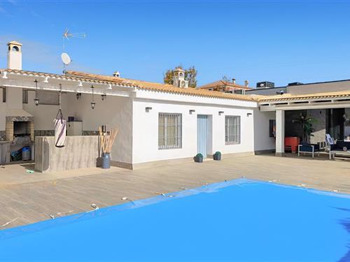 Holiday home - 6 persons -  - C. Los Santos (N-331 km - 14900 - Lucena
