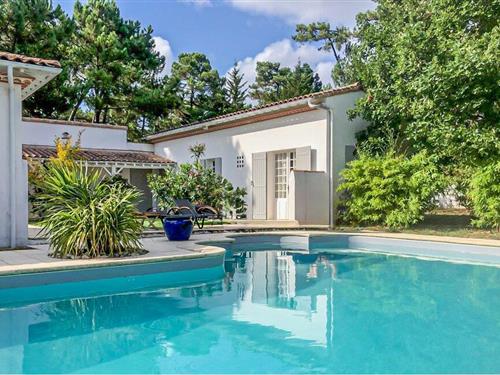 Holiday home - 8 persons -  - Allée des Genêts - 17570 - La Palmyre