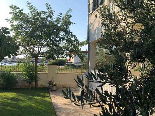 Holiday home - 8 persons -  - Privlaka - 23233