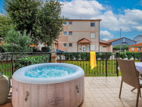 Holiday apartment - 6 persons -  - 52203 - Medulin