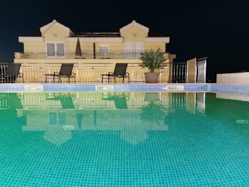 Ferieleilighet - 4 personer -  - 21223 - Okrug Gornji