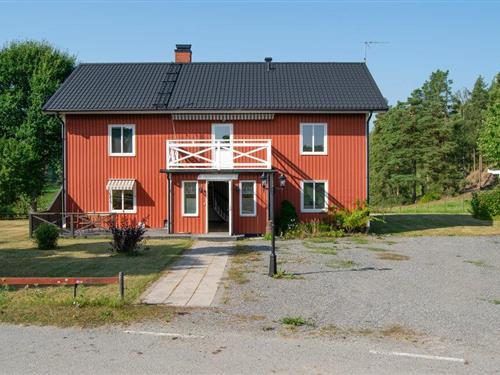 Holiday home - 8 persons -  - Knappekulla Bergströmsgården - Bergstömskagården - 615 94 - Valdemarsvik