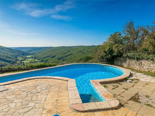 Holiday home - 19 persons -  - Tinjan - 52444 - Tinjan