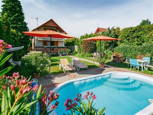 Holiday home - 9 persons -  - Balatonalmadi - 8220