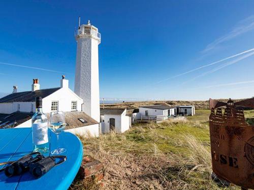 Holiday Home/Apartment - 6 persons -  - LA14 3YQ - Walney