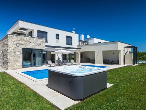 Holiday home - 10 persons -  - Skrinjari - Buje-Brtonigla - 52474 - Brtonigla