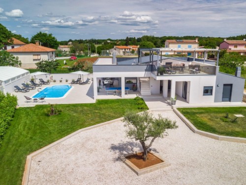 Holiday home - 8 persons -  - 52207 - Pula/Manjadvorci
