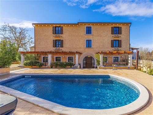 Sommerhus - 10 personer -  - Tinjan - 52444