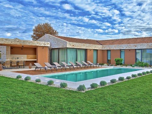 Holiday home - 15 persons -  - 52474 - Brtonigla